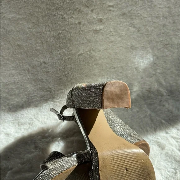 Steve Madden Rhinestone Platform Heels Sparkle Party Prom Sandals Size 6.5 M - Picture 2 of 4